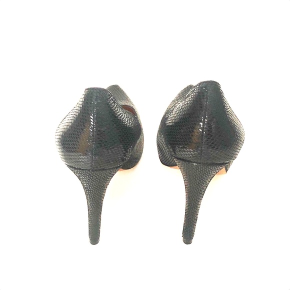 BCBGeneration black snake skin pump heals size 8.5 - Picture 2 of 6